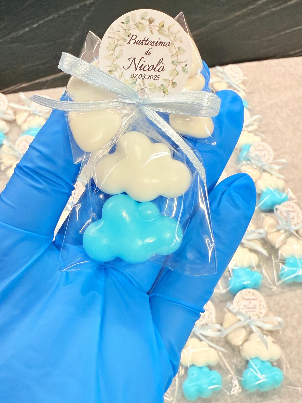 SAVON "2 NUVOLETTE" avec sachet transparent, 5 dragées cœur et étiquette personnalisée