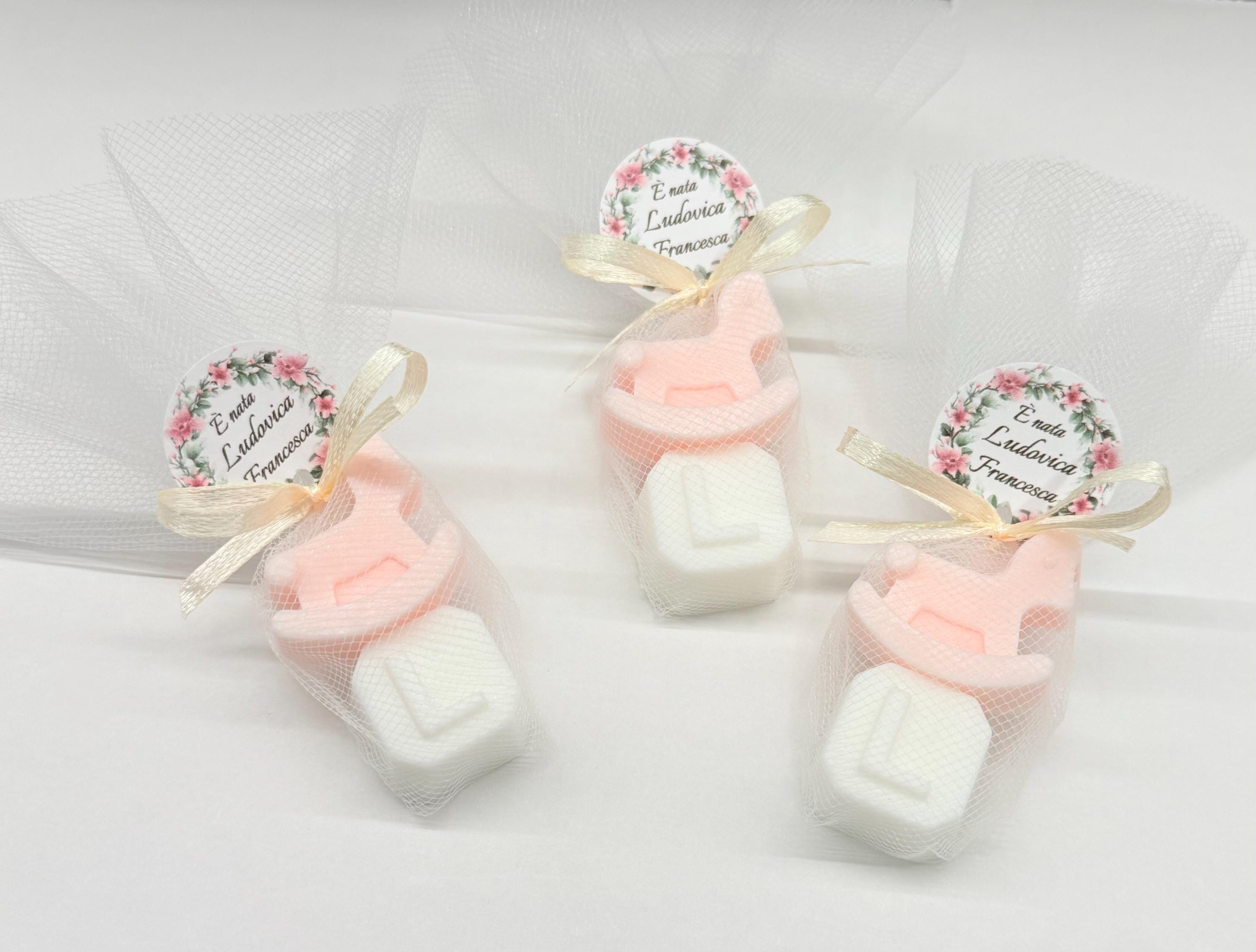 MINI SAVON "CHEVAL À BASCOULE + LETTRE" avec tulle et étiquette personnalisée