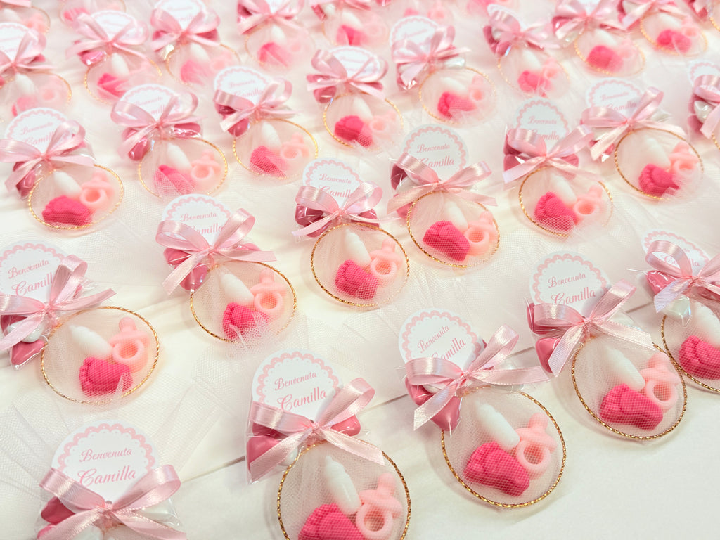 Mini savon "NAISSANCE" avec cercle, 5 dragées cœur, tulle et étiquette personnalisée