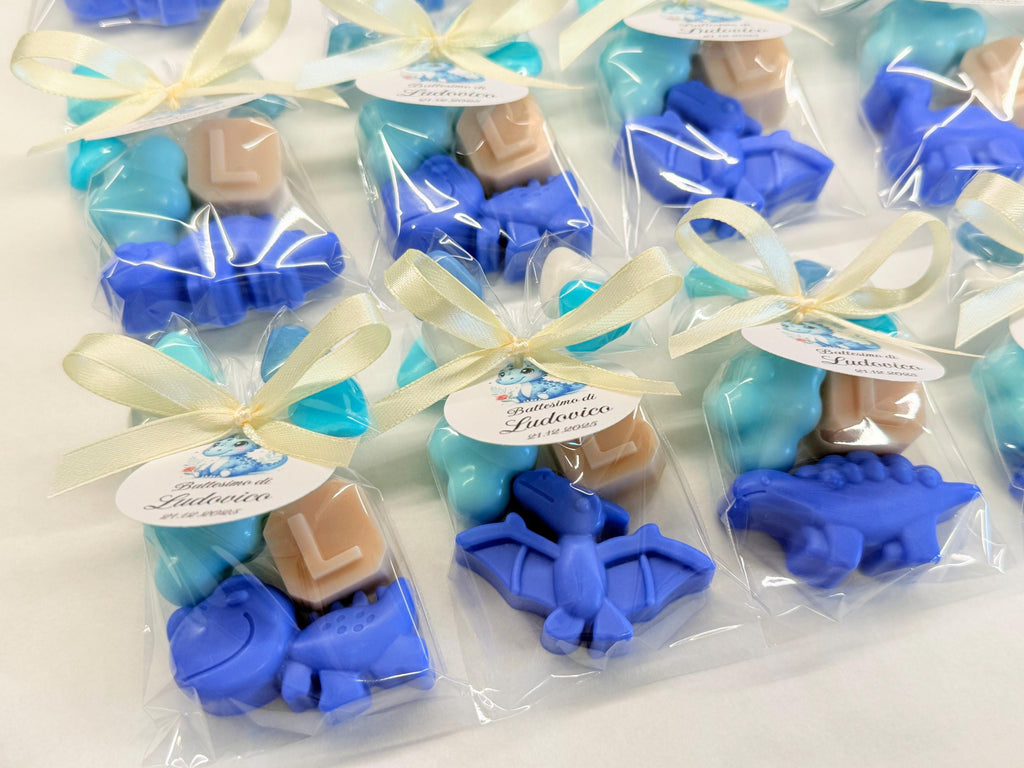 MÉLANGE de 3 SAVONNETTES avec sachet transparent et 5 dragées en forme de cœur /cadeaux de baptême/naissance/baby shower/anniversaire d'enfants/dinosaure/
