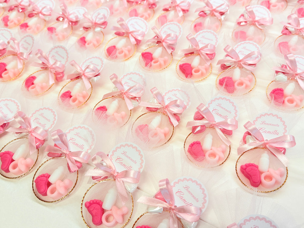 Mini savon "NAISSANCE" avec cercle, 5 dragées cœur, tulle et étiquette personnalisée