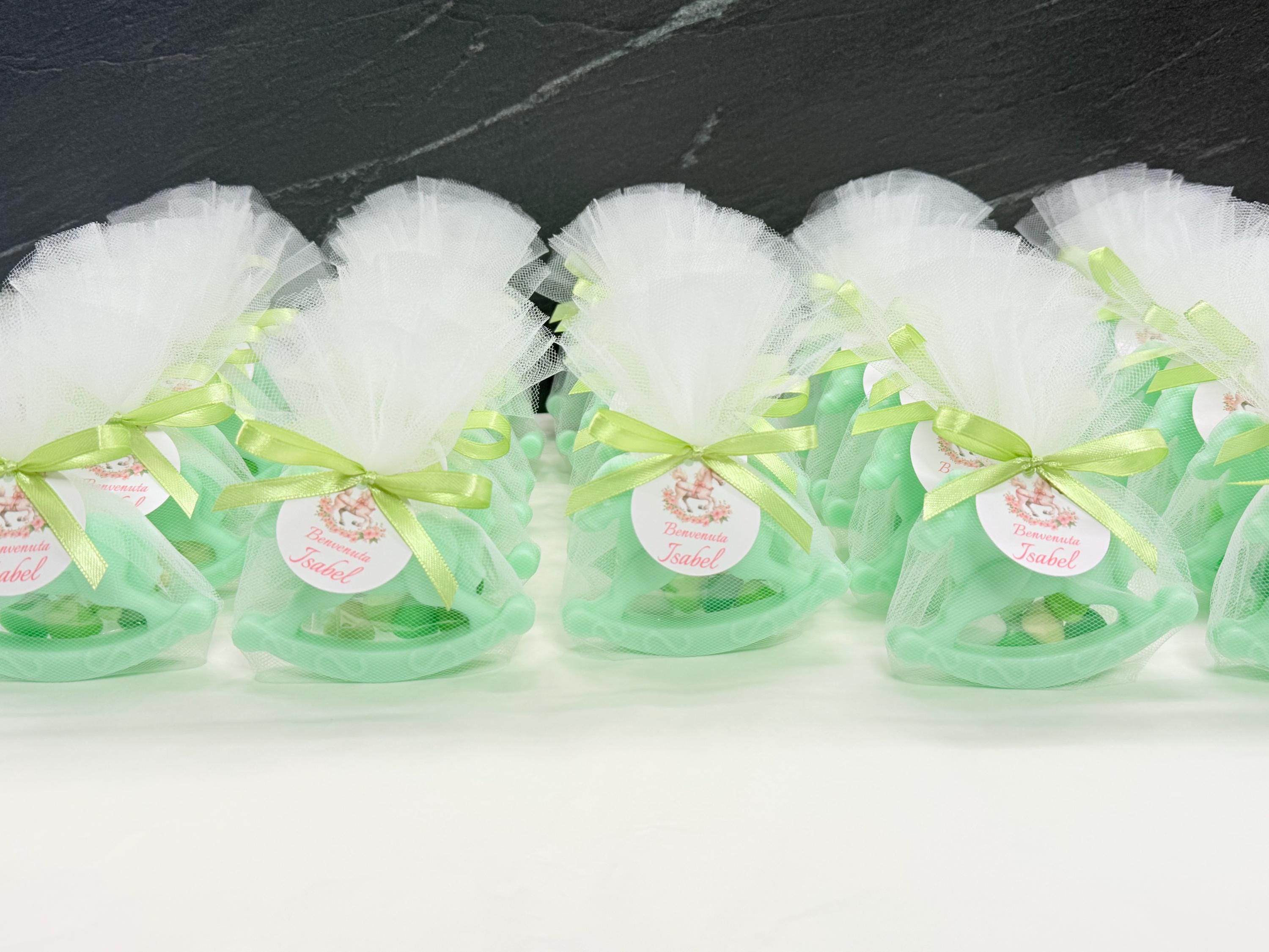 SAVON "CHEVAL À BASCULE" avec 7 dragées cœur, tulle et étiquette personnalisée
