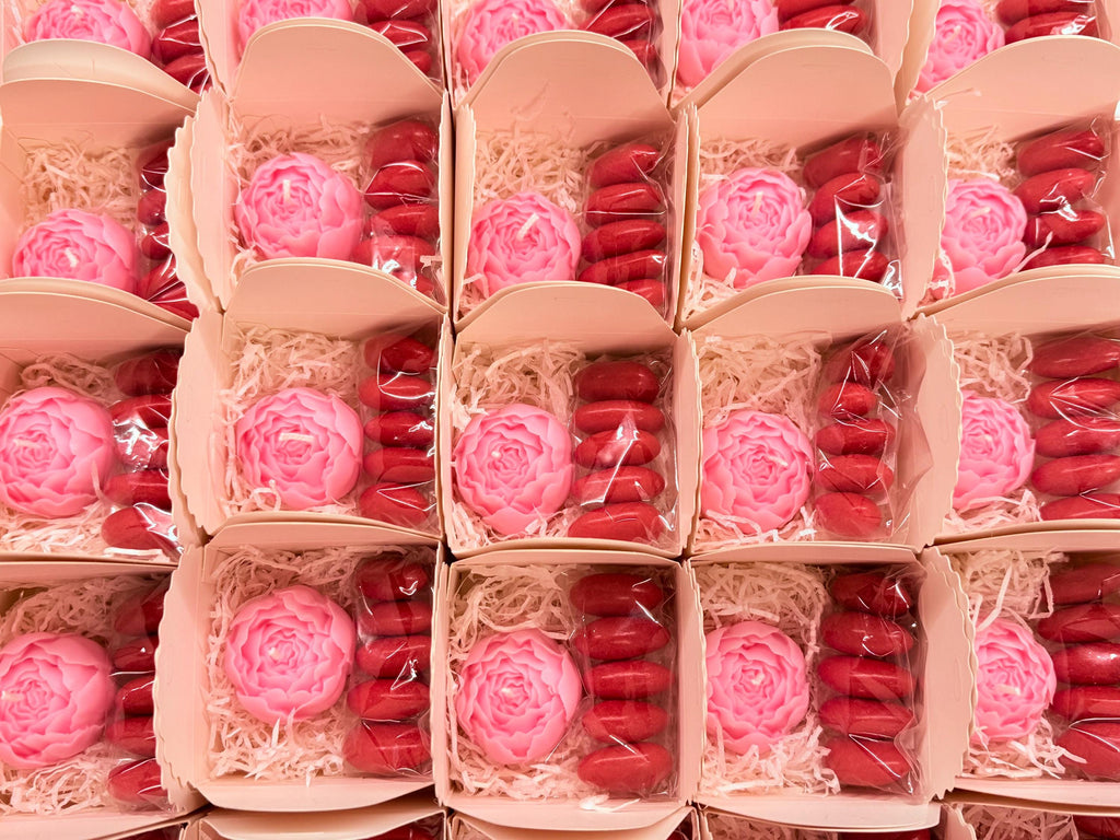 BOUGIE BOURGEON de PIVOINE Parfumée avec Boîte, Dragées et étiquette personnalisée/cadeaux de fin d'études/doctoresse