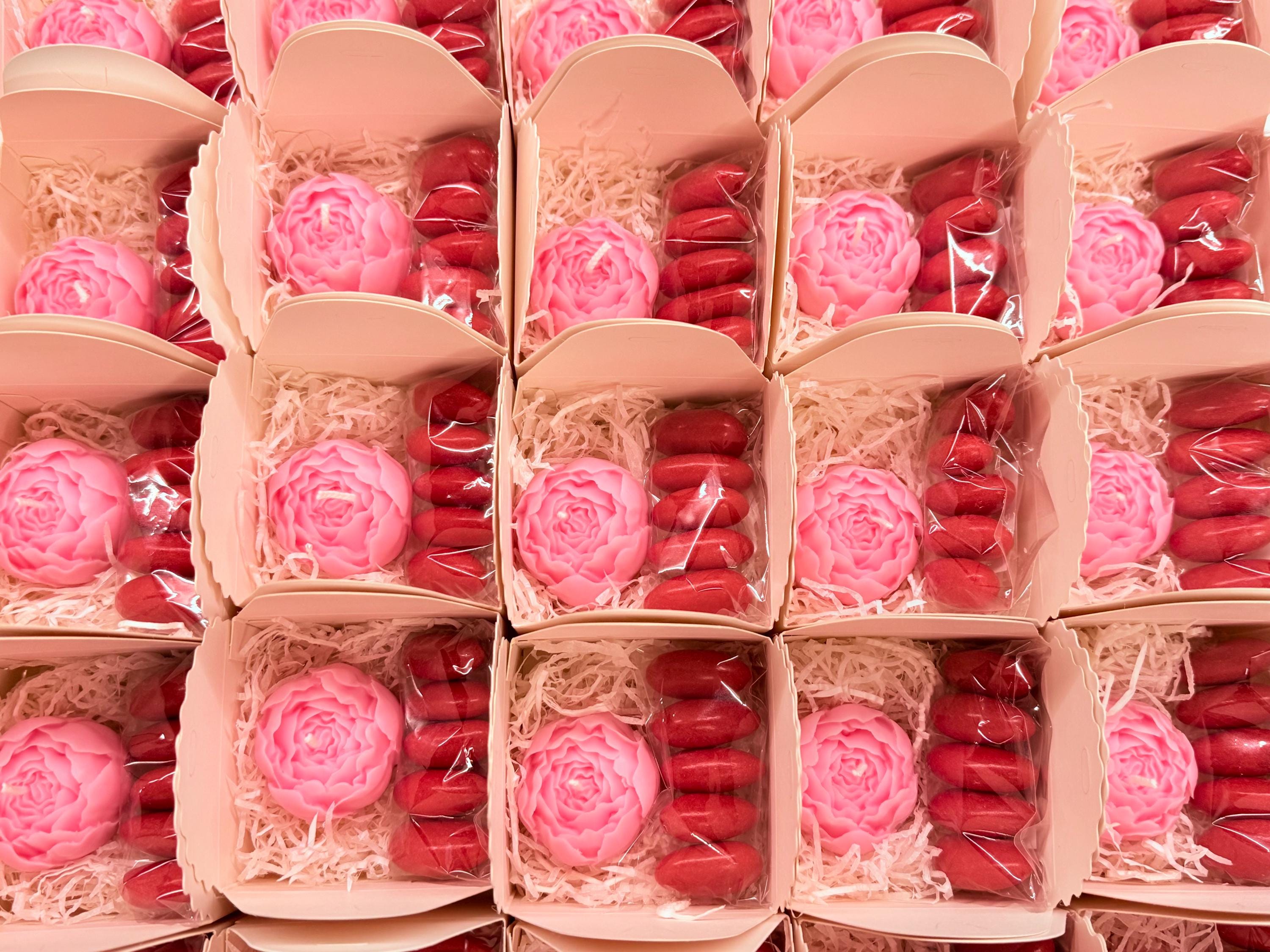 BOUGIE BOURGEON de PIVOINE Parfumée avec Boîte, Dragées et étiquette personnalisée/cadeaux de fin d'études/doctoresse