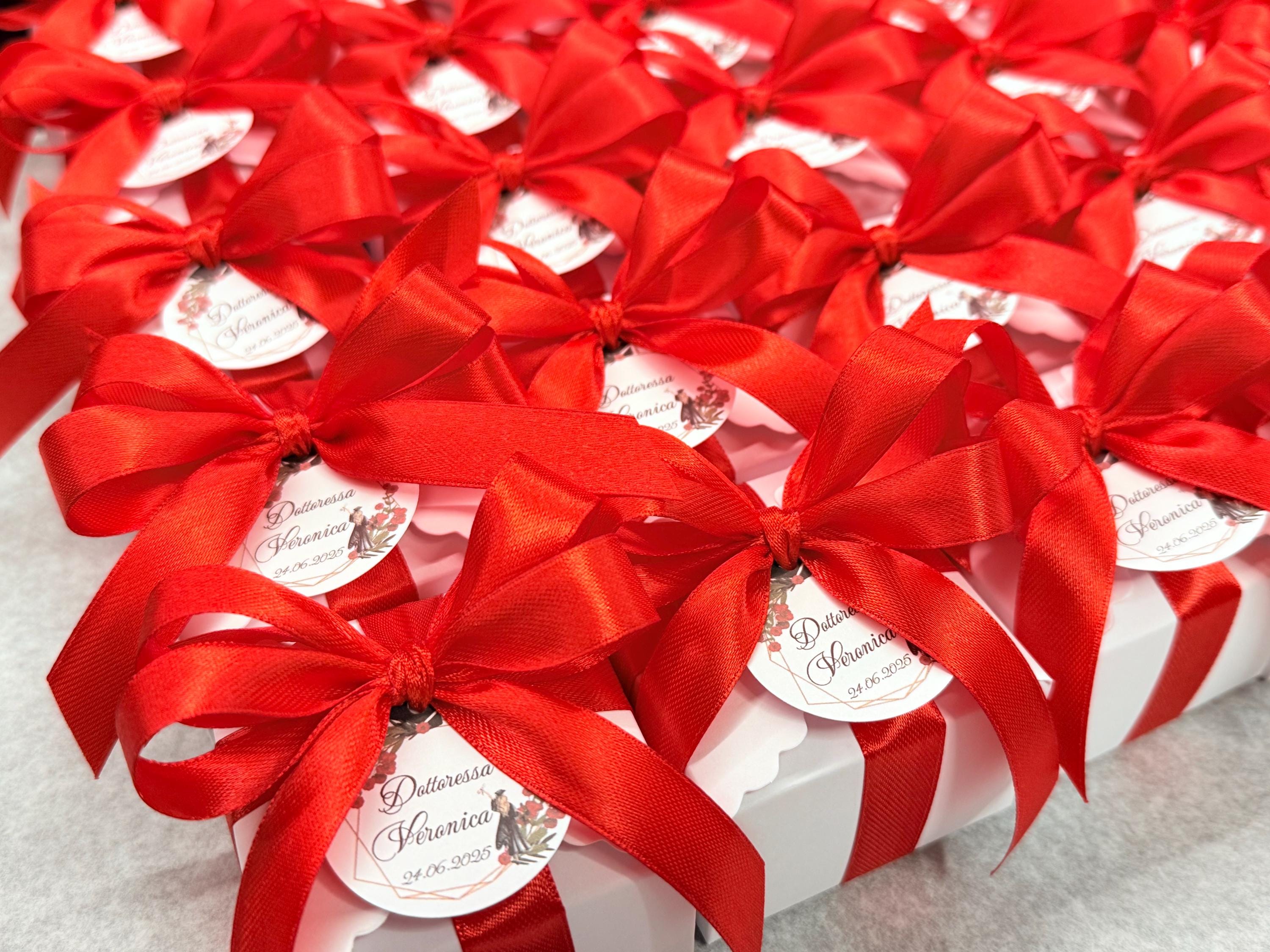 CANDELA "GUFETTO" INODORE con scatola,7 confetti cuoricino e tag personalizzato