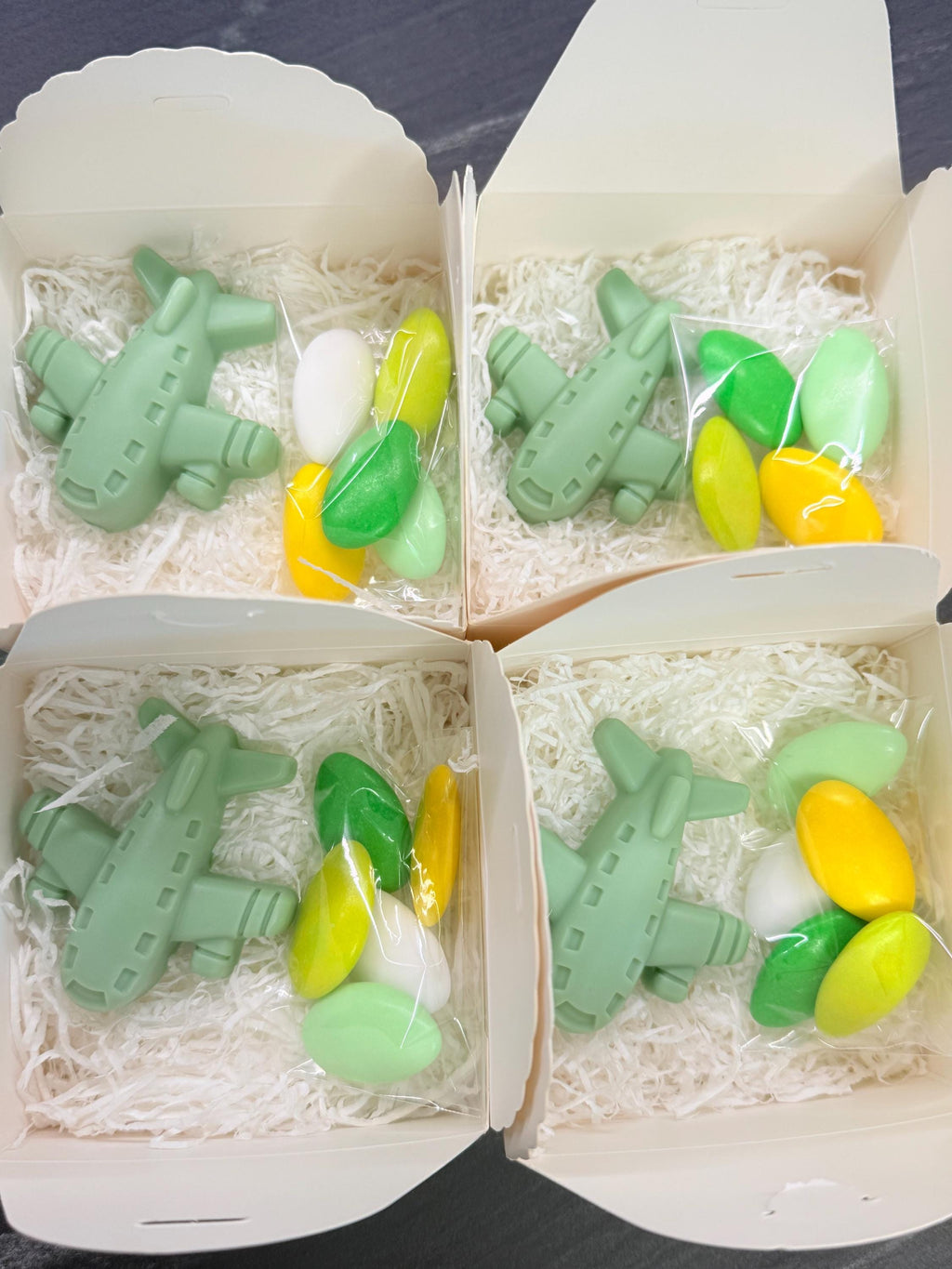 SAVON Avion avec boîte, dragées et étiquette personnalisée /cadeaux de baptême/baby shower/naissance/anniversaire enfants/communion/confirmation