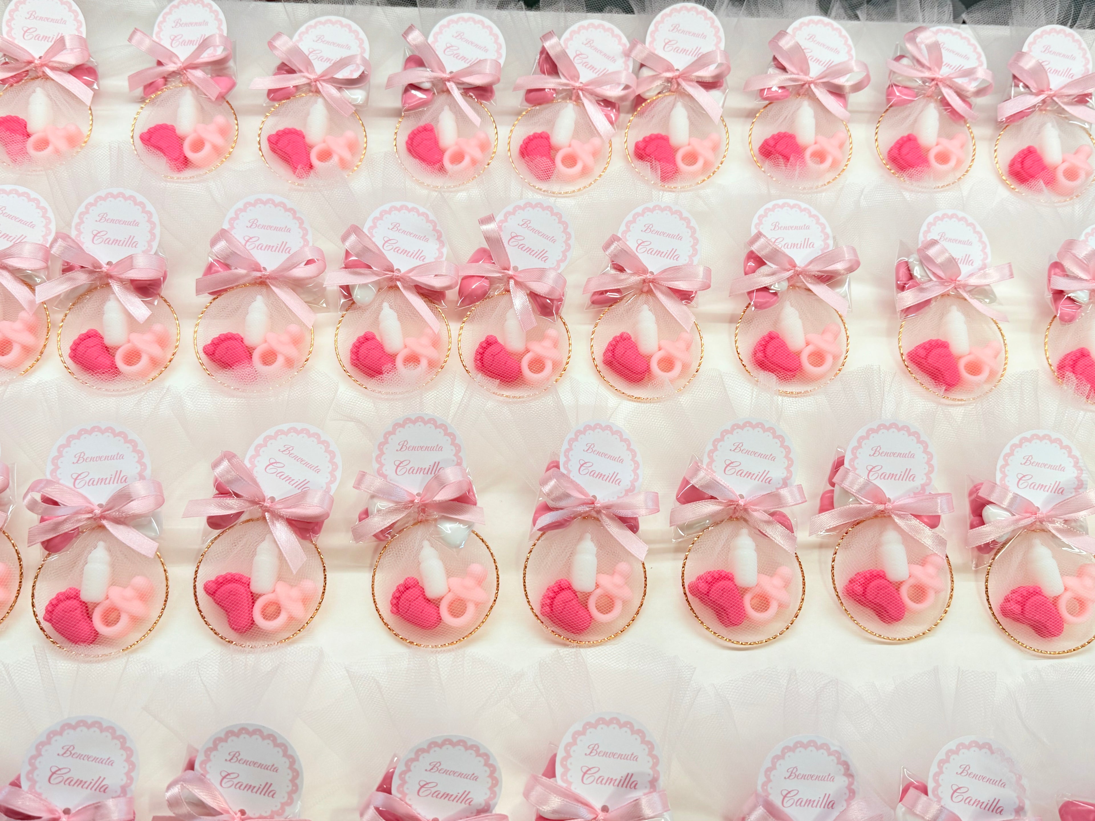 Mini savon "NAISSANCE" avec cercle, 5 dragées cœur, tulle et étiquette personnalisée