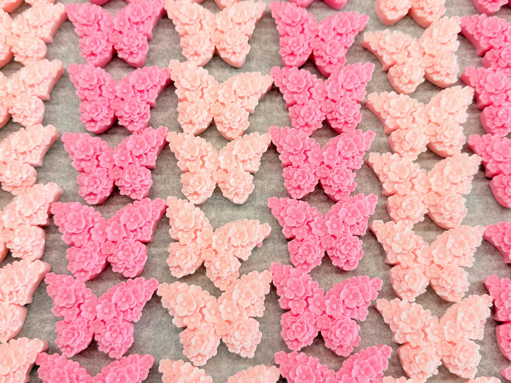 "FLORAL BUTTERFLY" SOAP with organza bag, 5 heart-shaped sugar almonds, and personalized tag