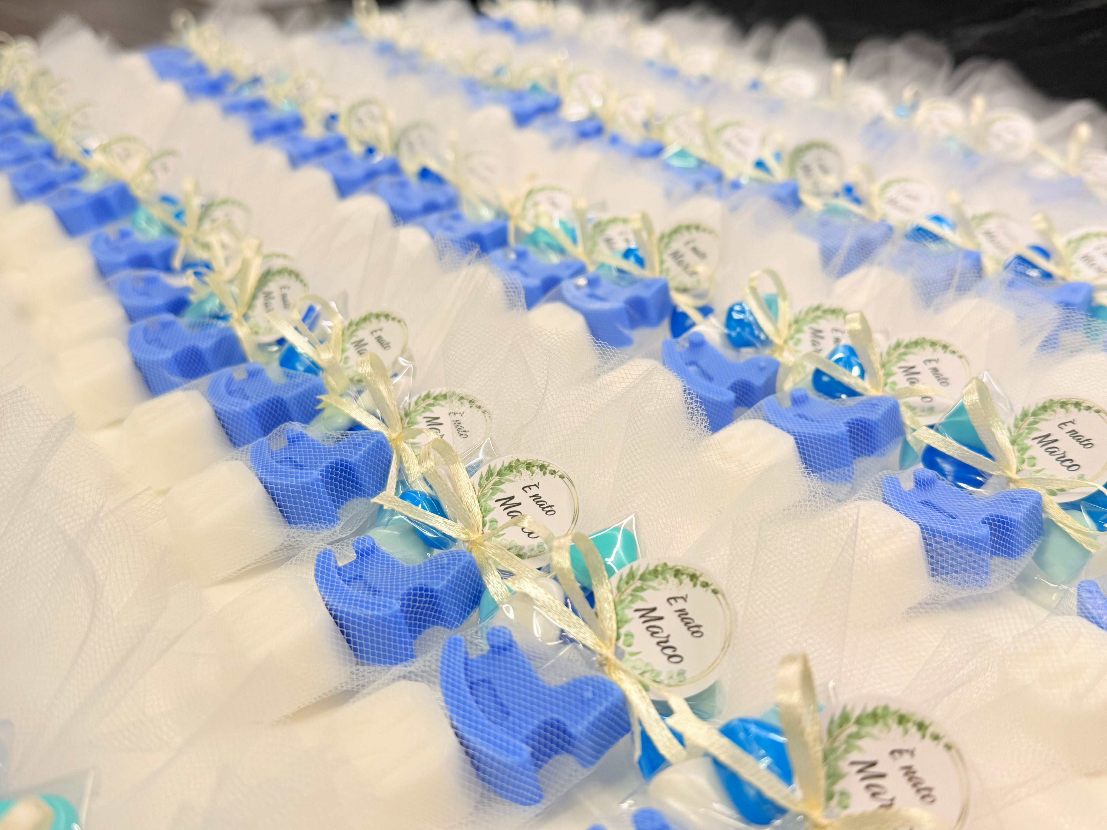 MINI SAVON "CHEVAL À BASCULE + LETTRE" avec tulle, 5 dragées cœur et étiquette personnalisée