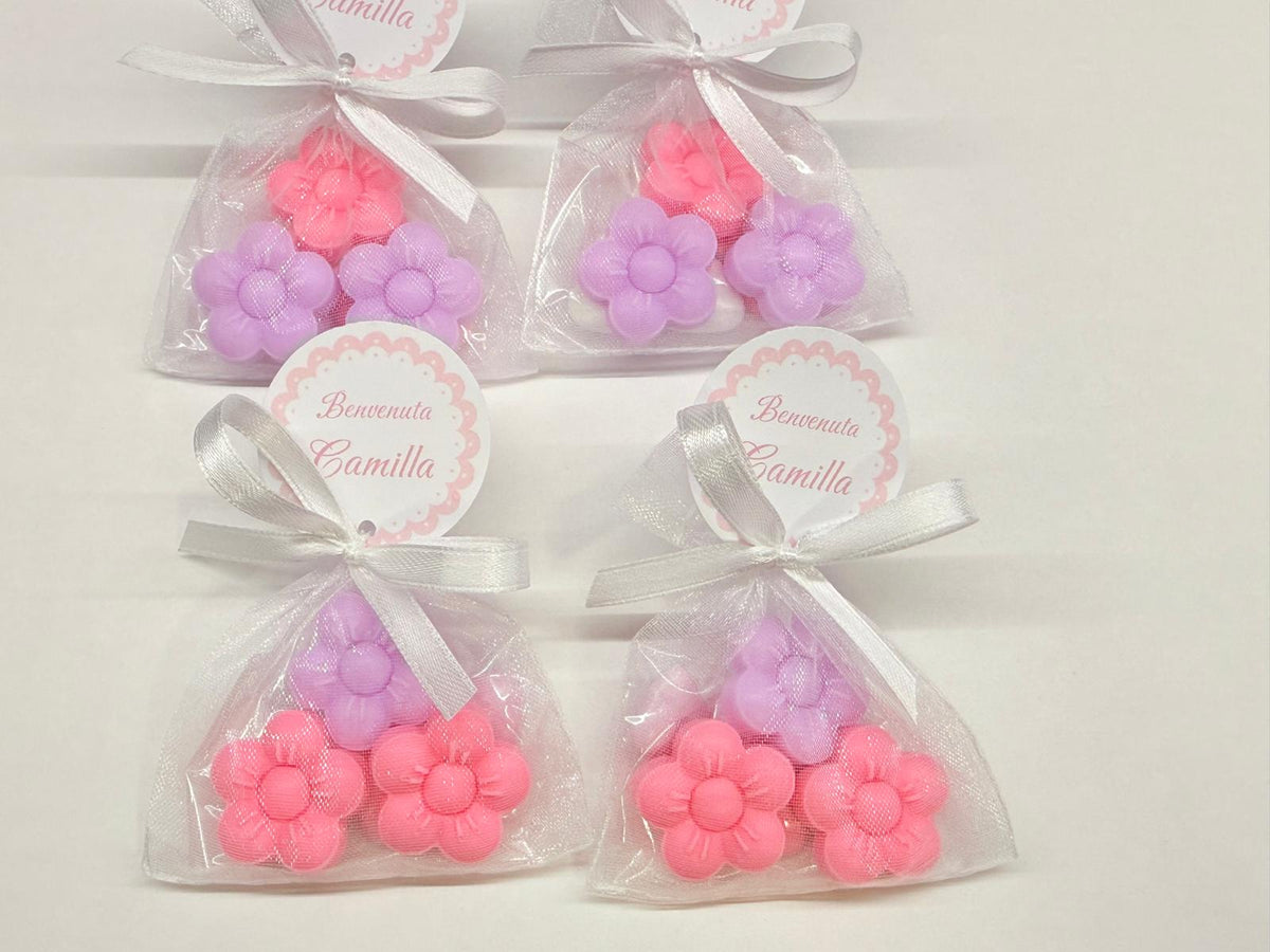 "TRIO OF FLOWERS" SOAP with organza bag and 5 heart-shaped sugared almonds