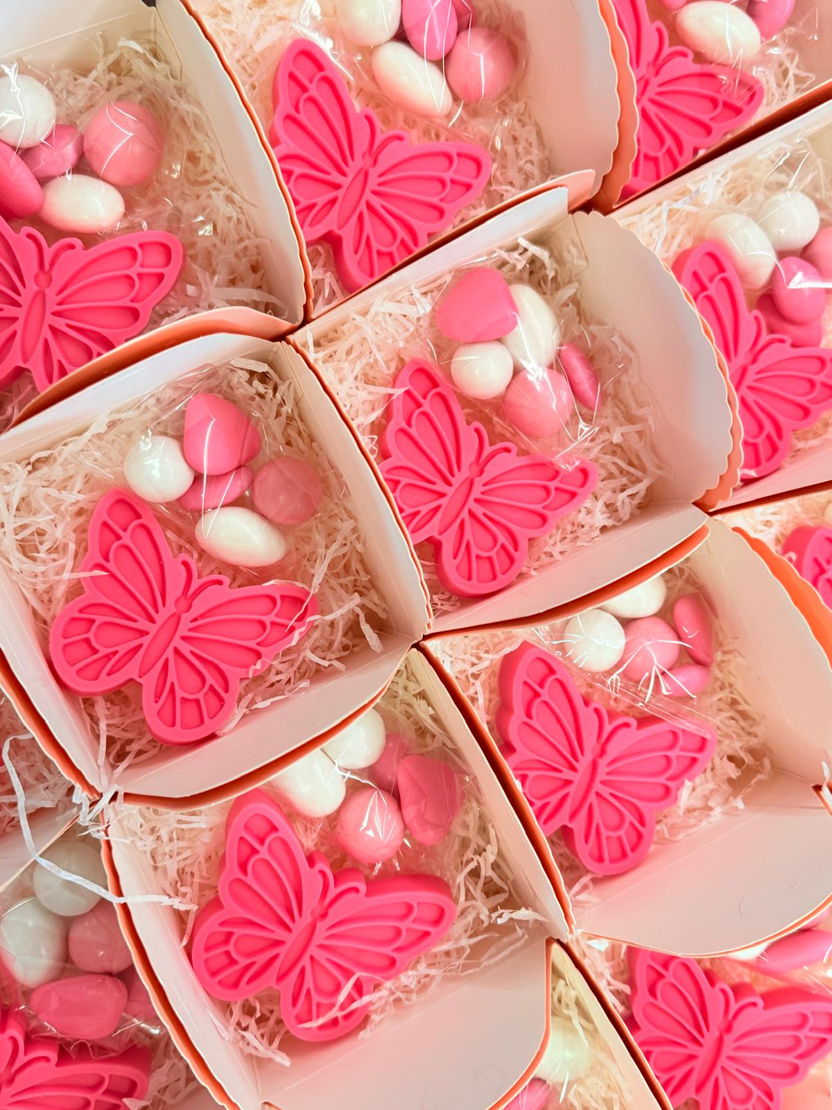 Mix BUTTERFLY and DAISY soaps with box, confetti, and personalized tag /baptism/christening/birth/birthday/communion favors