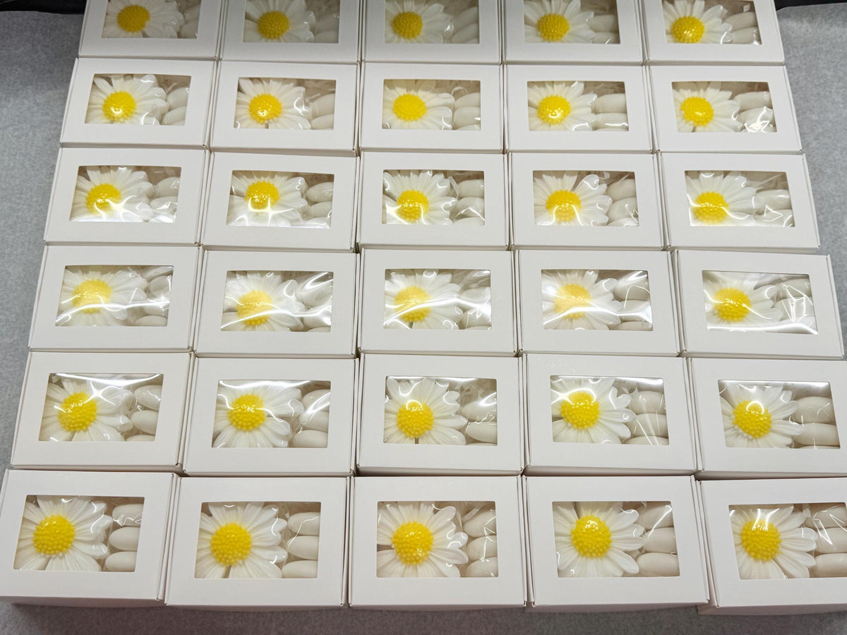 "MARGHERITA" SOAP with box, sugared almonds and personalized adhesive tag - GRADUATION FAVOR