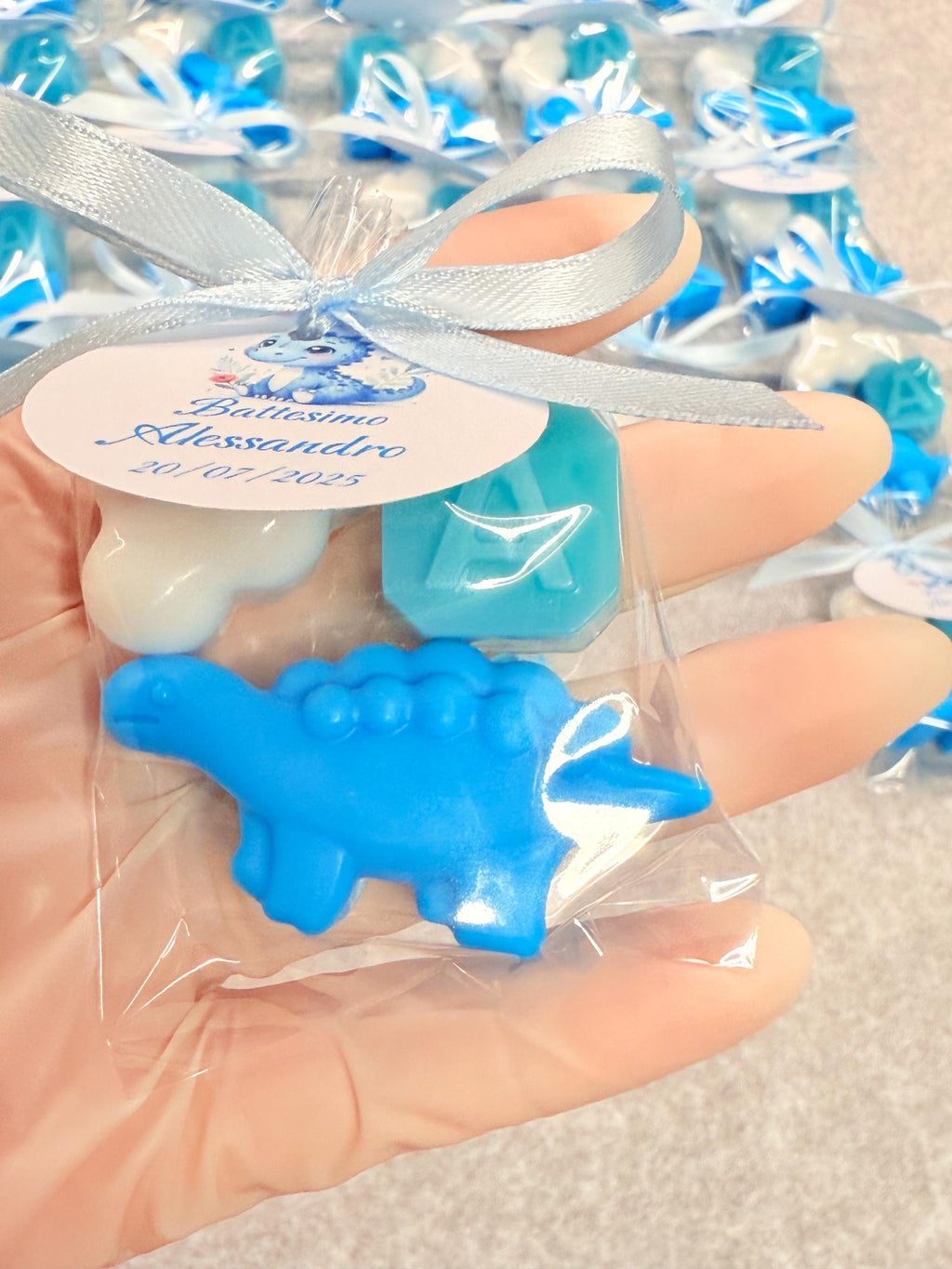 MIX di 3 SAPONETTE "DINOSAURO + LETTERA + NUVOLETTA" con sacchetto trasparente e tag personalizzato