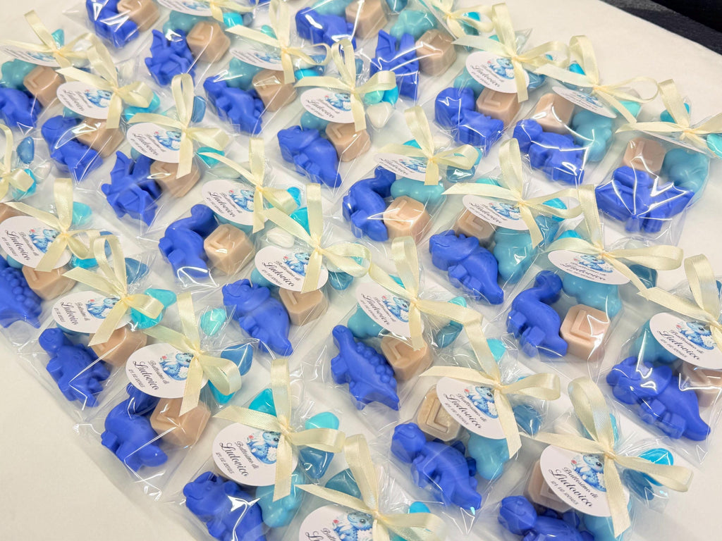 MÉLANGE de 3 SAVONNETTES avec sachet transparent et 5 dragées en forme de cœur /cadeaux de baptême/naissance/baby shower/anniversaire d'enfants/dinosaure/