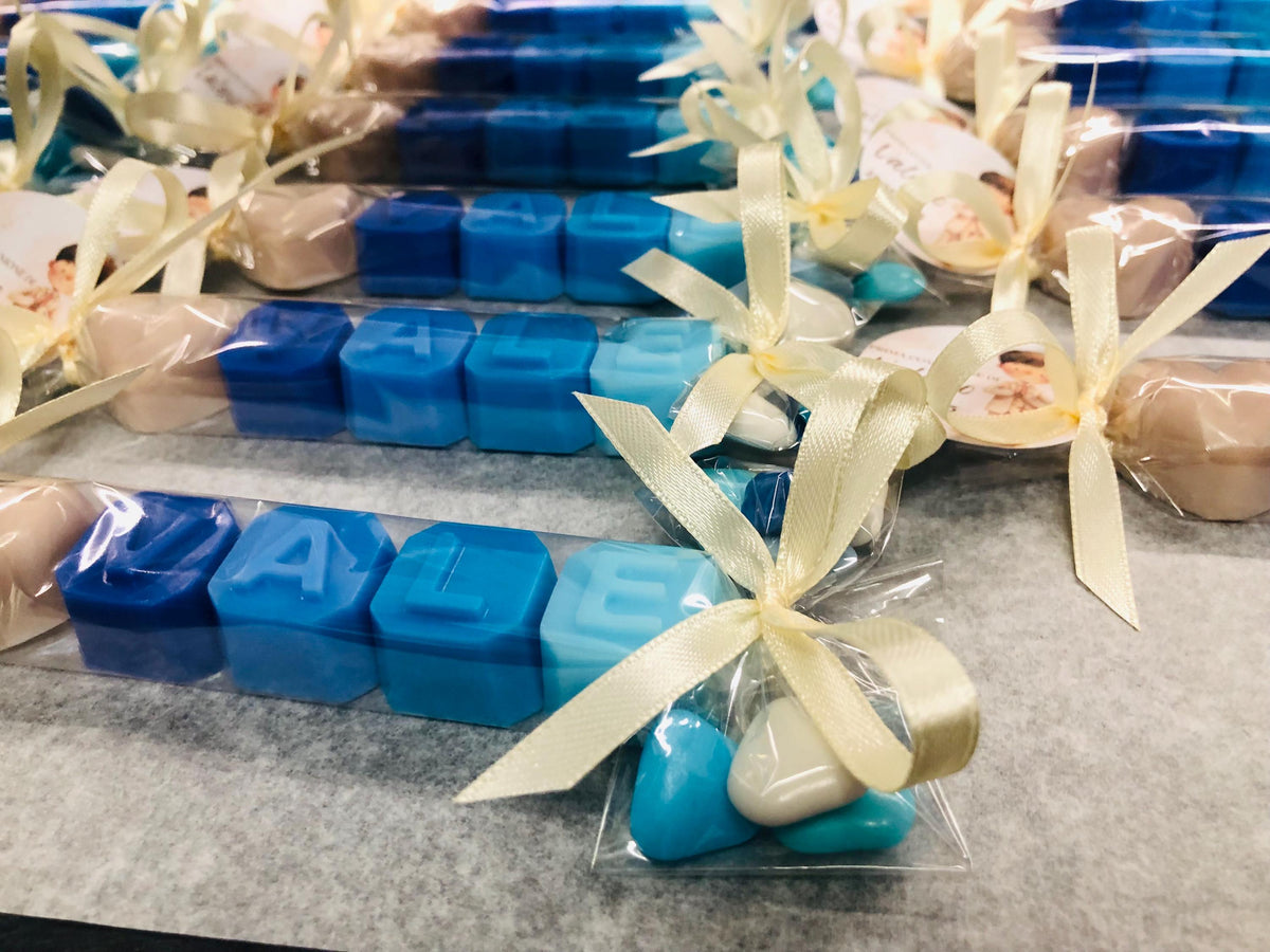 SOAP PARTY FAVORS "NAME + LITTLE HEART" CUSTOMIZABLE with confetti