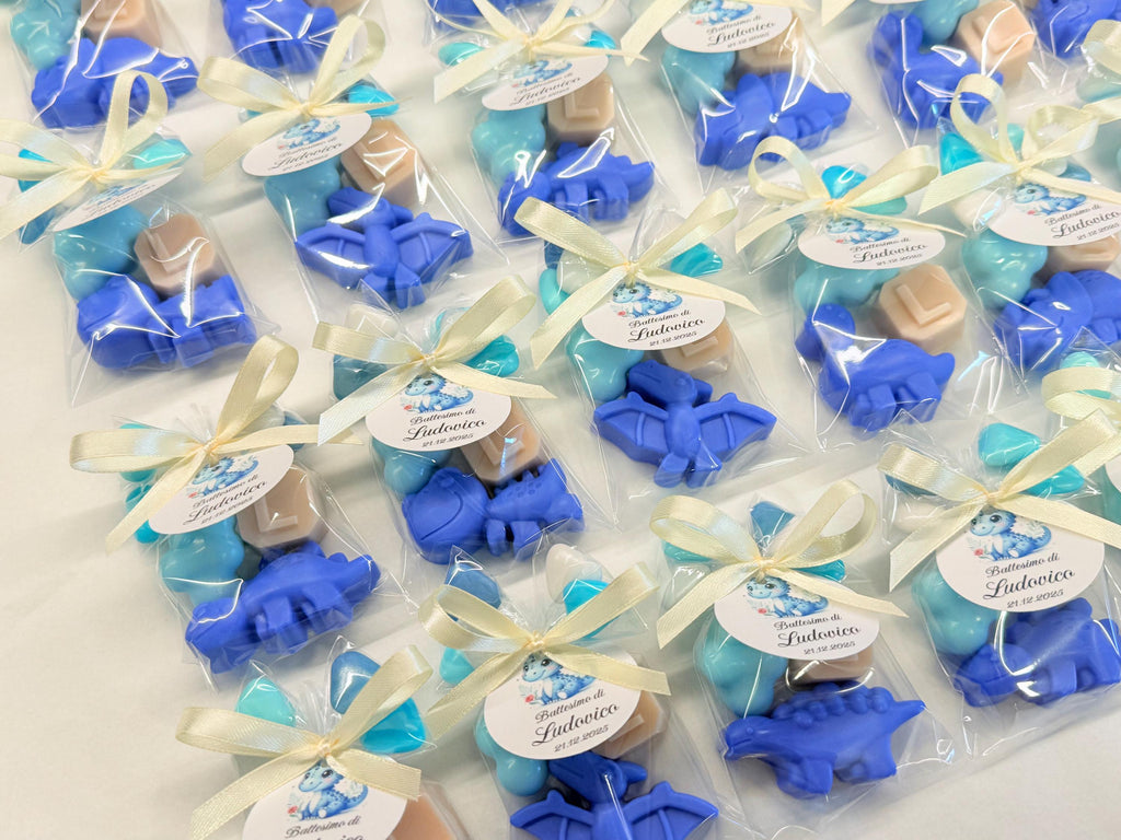 MÉLANGE de 3 SAVONNETTES avec sachet transparent et 5 dragées en forme de cœur /cadeaux de baptême/naissance/baby shower/anniversaire d'enfants/dinosaure/