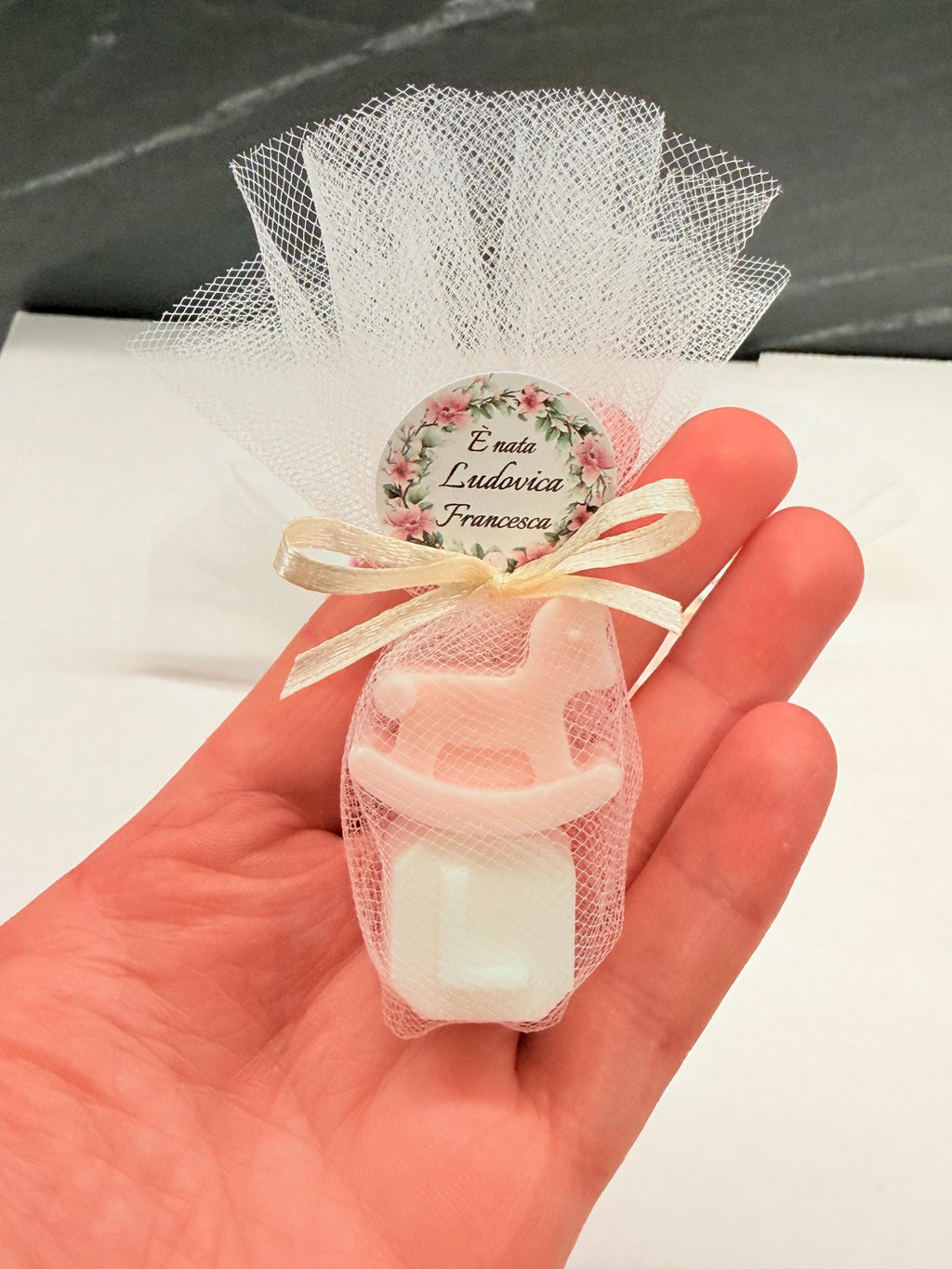 MINI SAVON "CHEVAL À BASCOULE + LETTRE" avec tulle et étiquette personnalisée