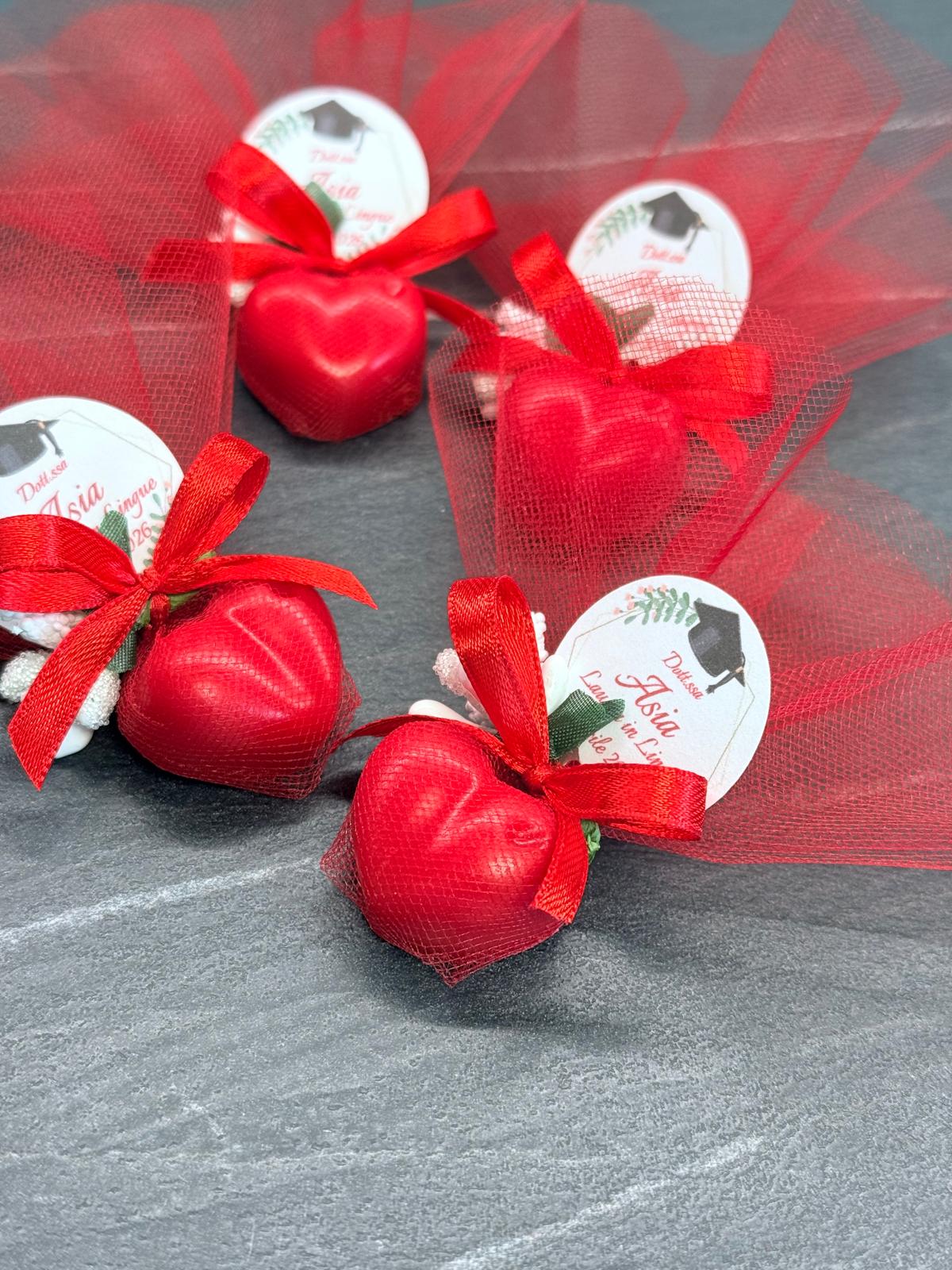 Sapone cuoricino artigianale con tulle – segnaposto personalizzato per laurea
