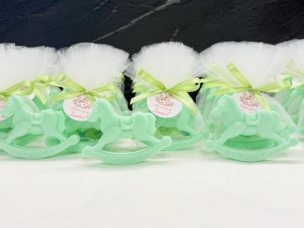Sapone cavallo a dondolo con confetti, tulle e tag personalizzato – bomboniera artigianale per battesimo