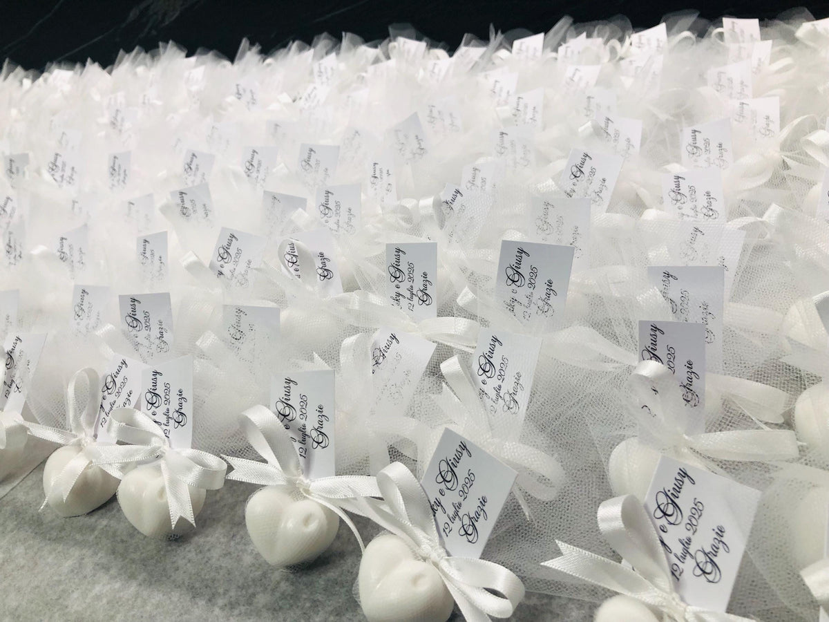 Dettaglio sapone cuoricino personalizzato con tulle segnaposto comunione cresima nascita TatiArt