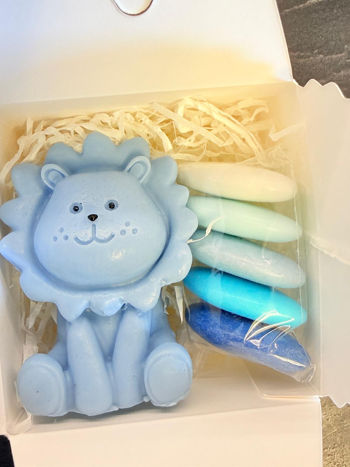 Sapone leoncino 3D con scatola, confetti e tag personalizzato – bomboniera safari per battesimo e nascita