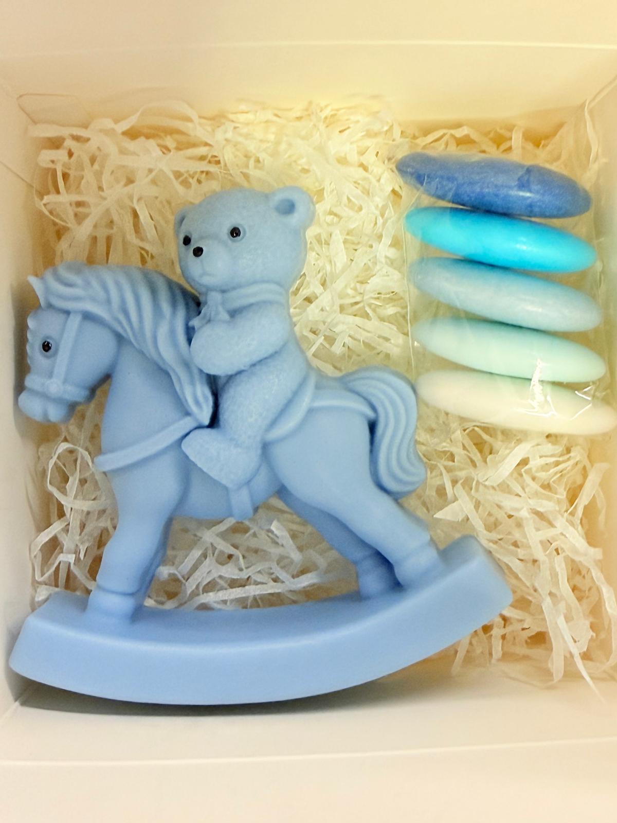 Sapone orsetto dipinto a mano in scatola colorata con confetti – bomboniera per nascita e baby shower