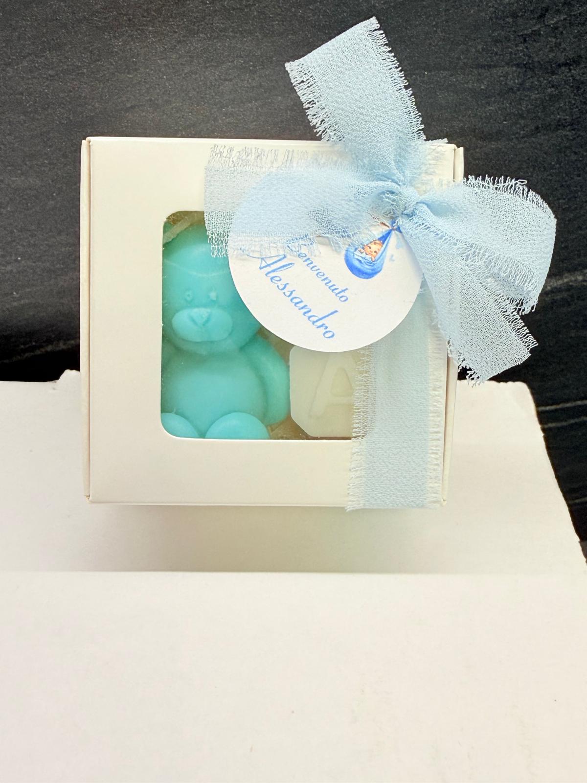 Sapone orsetto e lettera in scatola con finestra, confetti e tag personalizzato – bomboniera