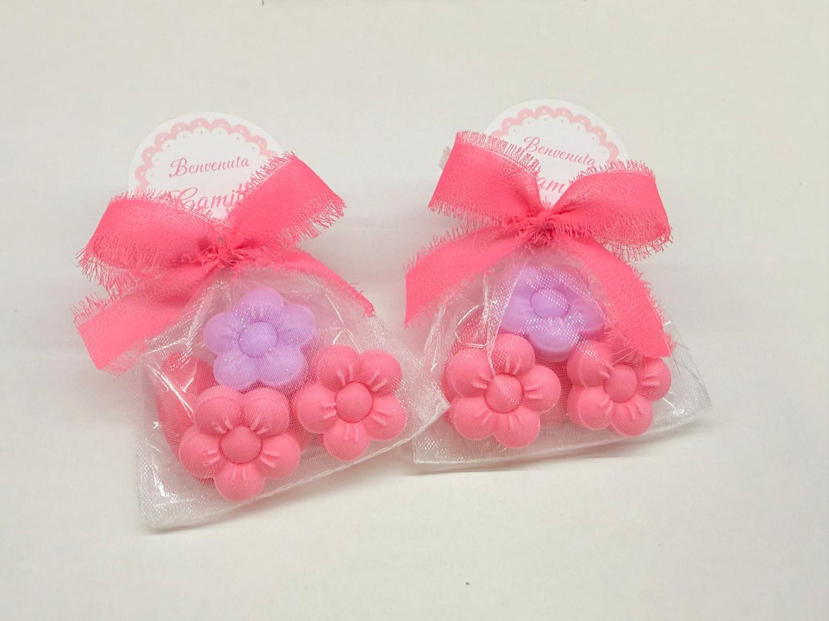 Sapone tris fiorellini con sacchetto organza, confetti al cioccolato e nastro chiffon – bomboniera per matrimonio 